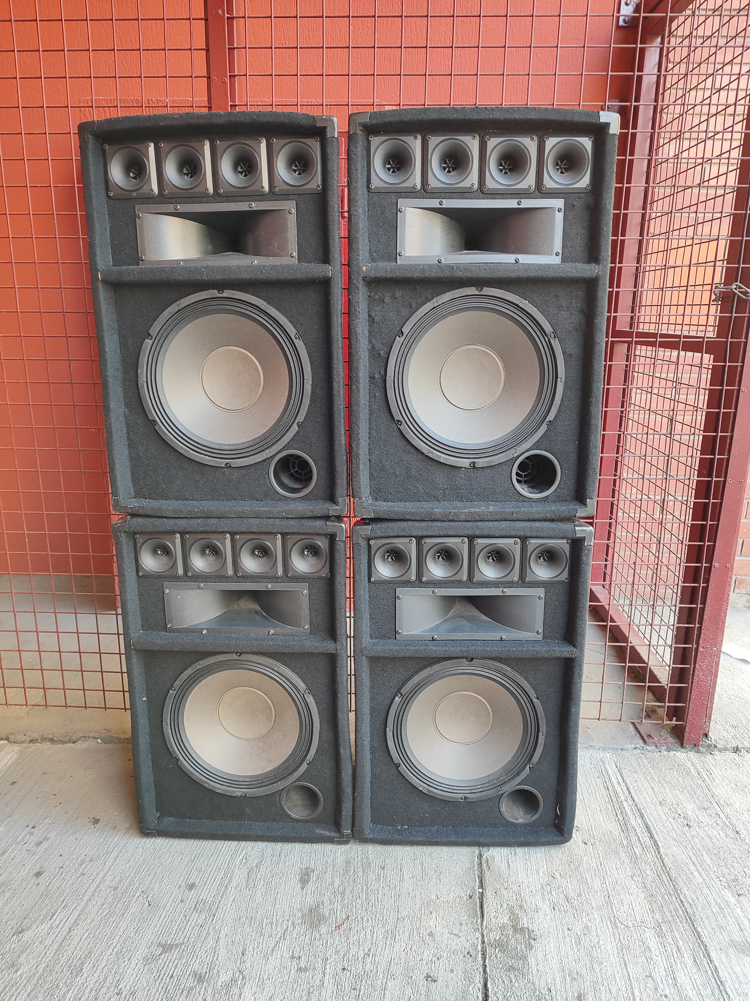 altavoz escenario profesional negro 4u. 65x42x30